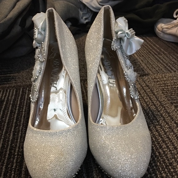 Shoes - Picture 2 of 3